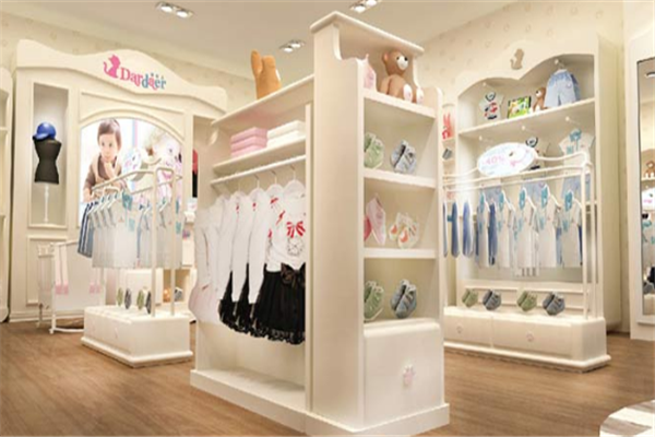 藍(lán)精靈母嬰店 跨界經(jīng)營(yíng)新思路？深入解析其鐘表銷售業(yè)務(wù)